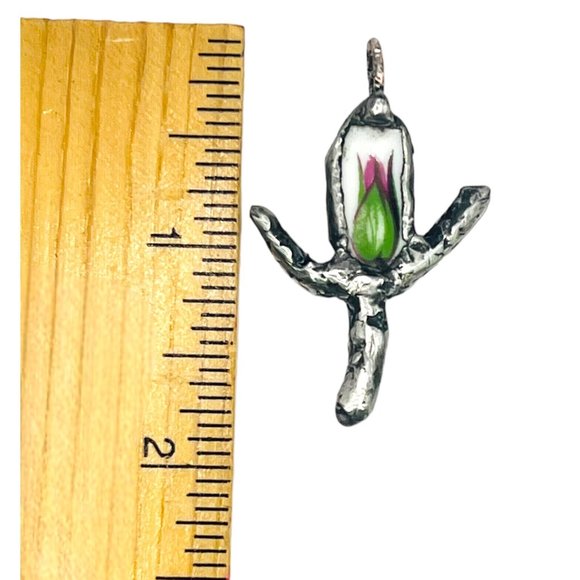 Royal Albert Old Country Roses Artisan Pendant Caged with Silver-Blend Metalwork - Picture 7 of 11